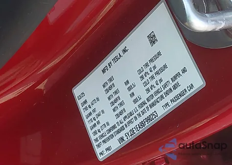 2025 Tesla Model 3 Long Range Rear-Wheel Drive z USA, uszkodzony, nr VIN 5YJ3E1EA9SF990253